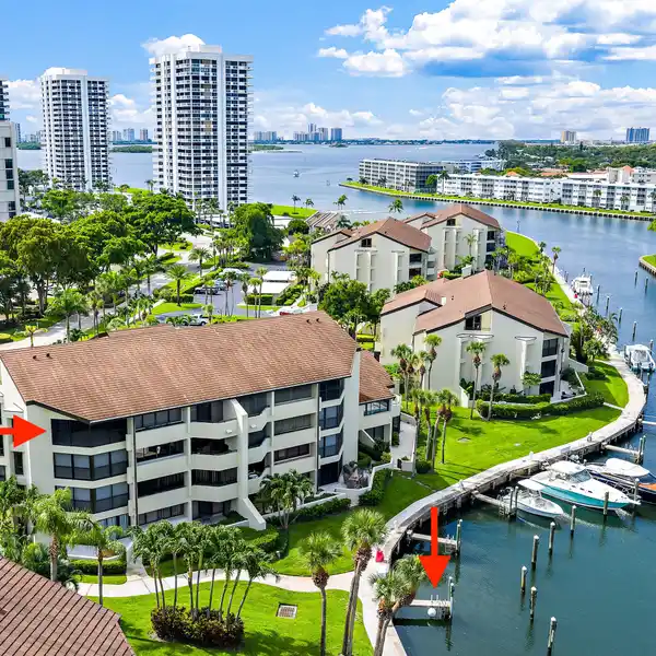 LUXURY MARINA LIVING