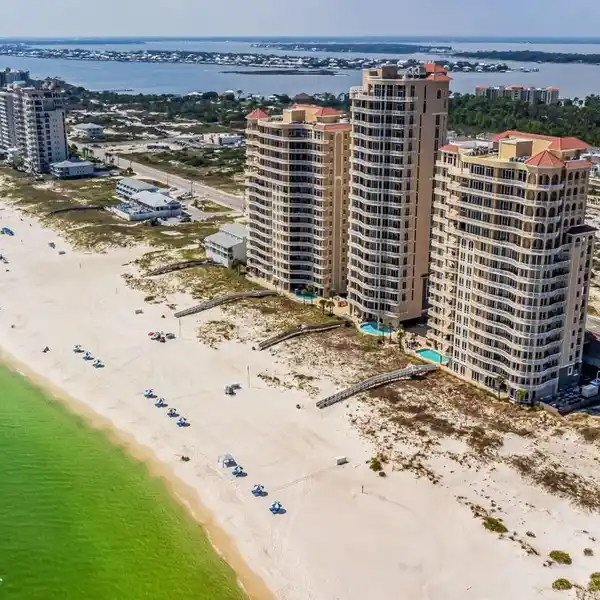 FULL-FLOOR PENTHOUSE AT LA RIVA EAST