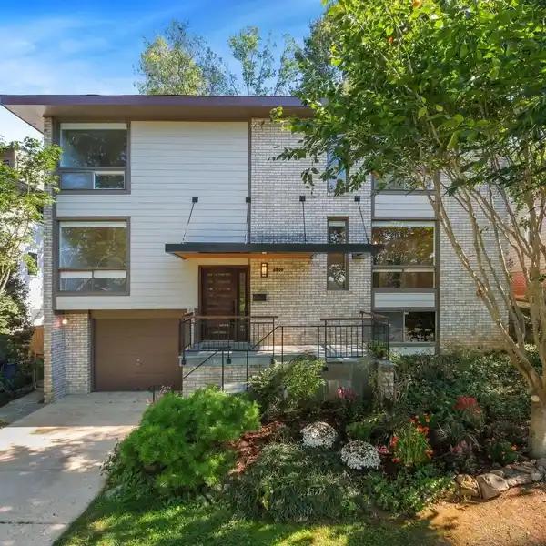 LIGHT FILLED CONTEMPORARY WITH GARDEN SERENITY
