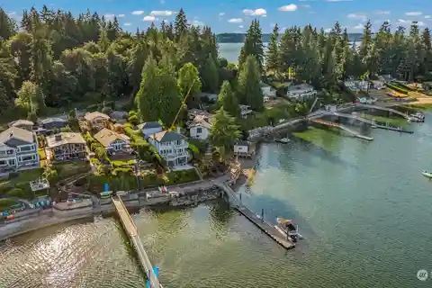A Generational Keeper in a Remarkable Location on Horsehead Bay
