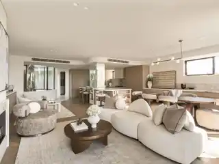 State-Of-The-Art Home with Expansive Open Plan