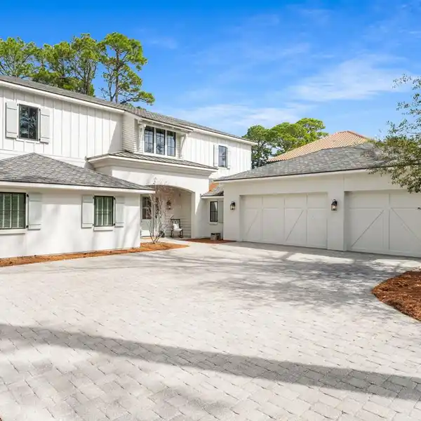 STUNNING SIX BEDROOM BUILDER'S PERSONAL RESIDENCE