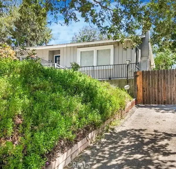 A SAN FERNANDO VALLEY RETREAT