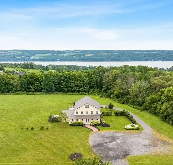 VERSATILE LUXURY ESTATE WITH ENDLESS POSSIBILITIES