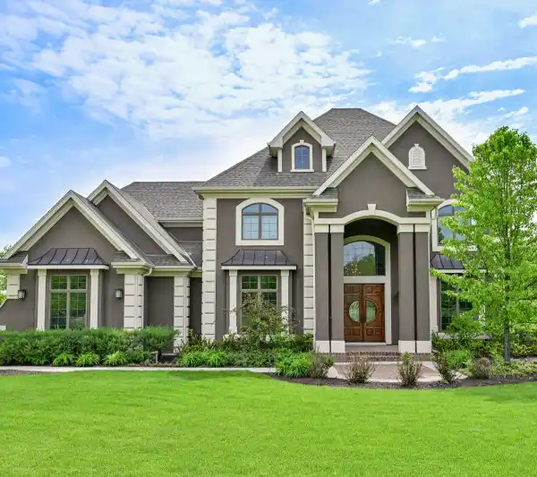 MODERN DESIGN MEETS EXPANSIVE OUTDOOR LIVING