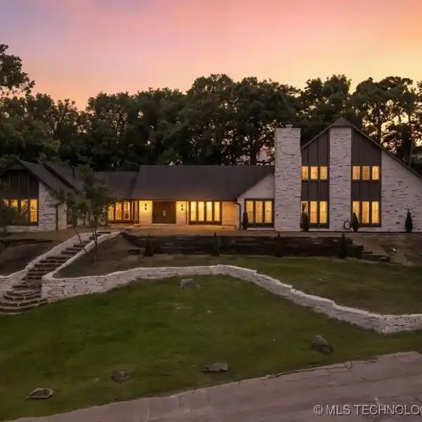 LUXURY HOME IN TIMBERCREST