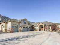 LUXURY AND TRANQUILITY IN CANYON CREEK ESTATES
