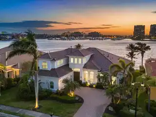 Beautifully Modernized Residence in Riviera Dunes