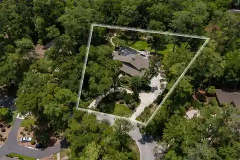 Architectural Sophistication in a Private In-Town Setting