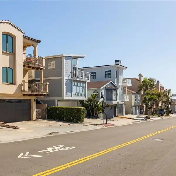 SPECTACULAR OCEAN VIEW TOWNHOME
