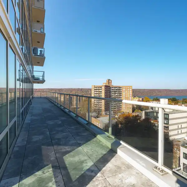 SPACIOUS LUXURY THREE BEDROOM APARTMENT WITH A MASSIVE TERRACE
