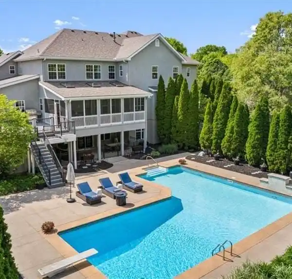 TOWN AND COUNTRY MANOR BEAUTY