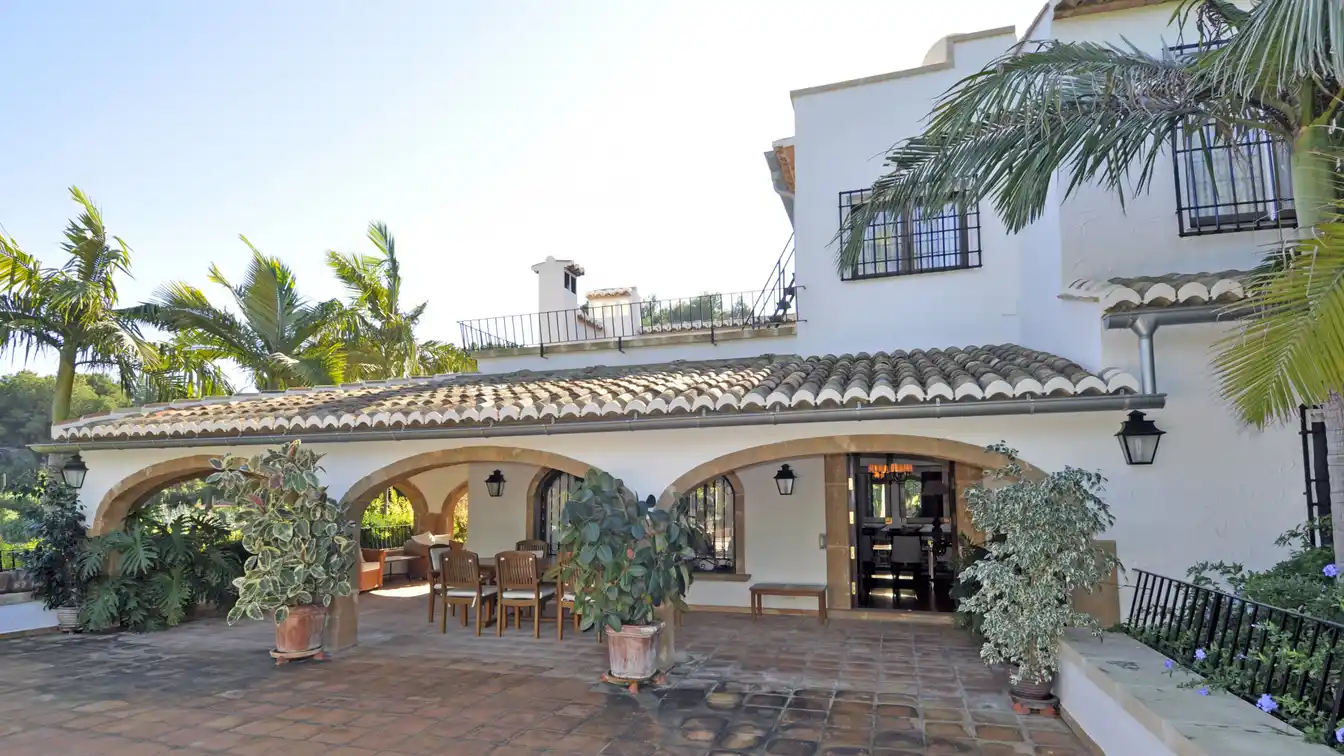 Elegant Mediterranean Style Villa