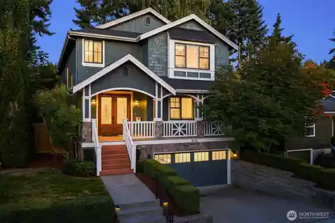 Beautifully Maintained Home in Laurelhurst