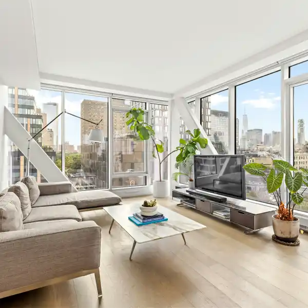 STUNNING AND SPACIOUS RESIDENCE WITH AMPLE LIGHT