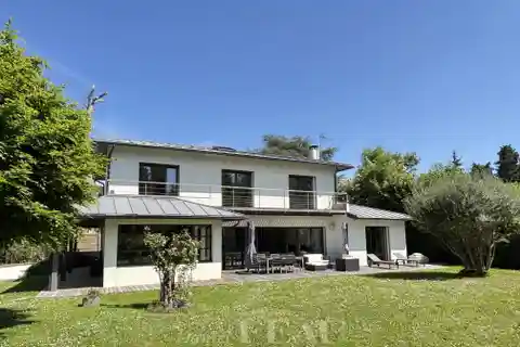 Contemporary Luxury in a Natural Setting