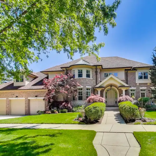 EXTRAORDINARY CUSTOM-BUILT RESIDENCE IN OLD NORWOOD PARK