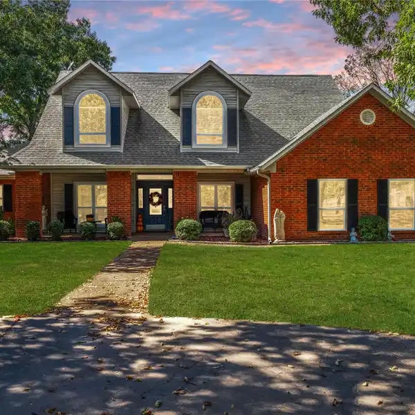 YOUR 31-ACRE EQUESTRIAN PARADISE