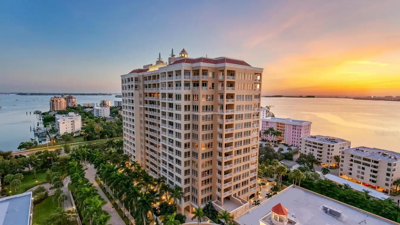 Fabulous Ritz-carlton Tower Residence