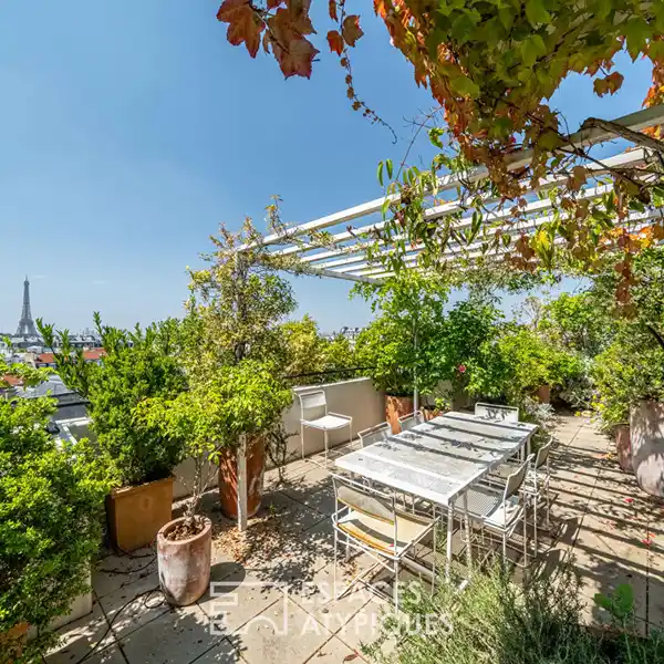 DUPLEX WITH LANDSCAPED TERRACE AND EIFFEL TOWER VIEW