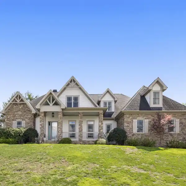 TASTEFULLY UPDATED HOME IN KING HEIGHTS