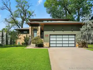 Designer-Upgraded Home Near Riverside Attractions