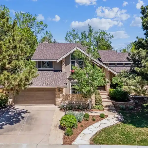 ELEGANT LIVING MEETS ULTIMATE FAMILY COMFORT