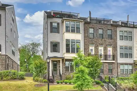 Fantastic End Unit Townhome in Elizabeth