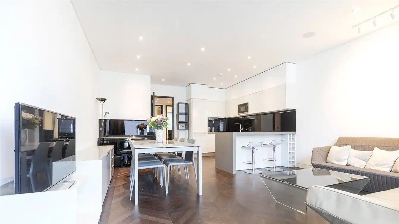Large Open Plan Two Bedroom Apartment in Mayfair