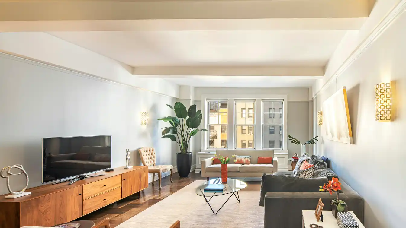 Beautifully Renovated Classic 7 Right off Central Park