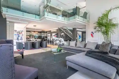 Stylish Penthouse with Panoramic Views
