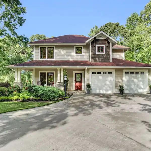 LAKEFRONT LUXURY WITH STUNNING PANORAMIC VIEWS