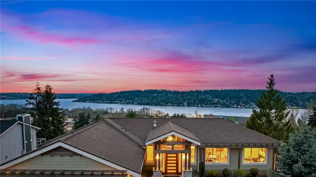 Contemporary Home Above Lake Washington