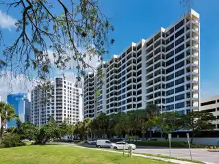 Bayfront Luxury Condo with Expansive Skyline Views