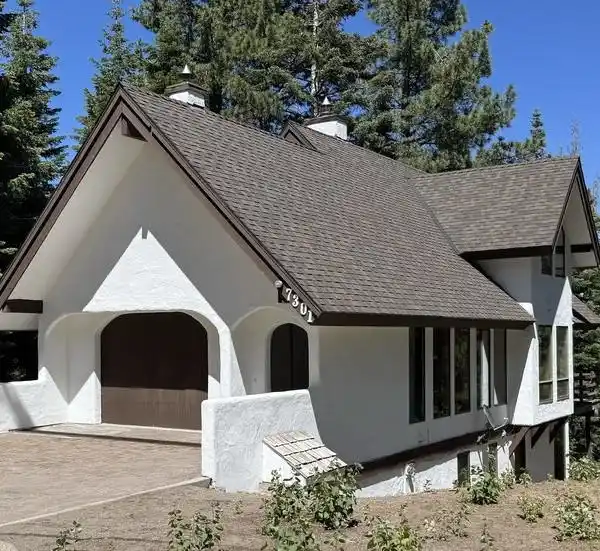 LIGHT, BRIGHT & SPACIOUS BAVARIAN STYLE HOME WITH MOUNTAIN CHARM IN TAHOMA
