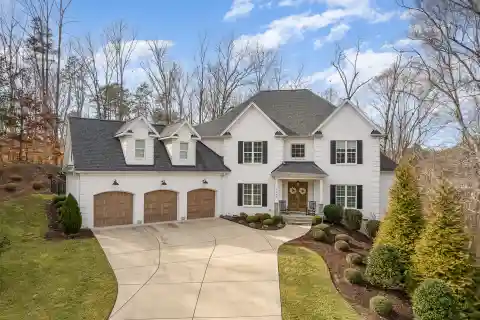 Luxury and Tranquility in the Stonebridge Community