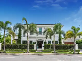 Island-Inspired Classic Near Downtown Amenities