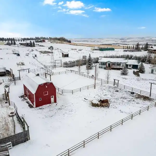 BEAUTIFUL 4.5-ACRE EQUESTRIAN PROPERTY
