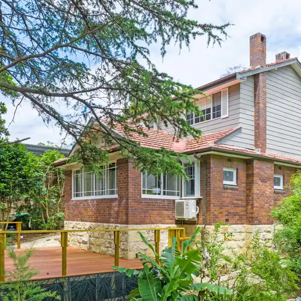 SPACIOUS LIGHT-FILLED PROPERTY