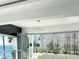 Luxury Recently Renovated Apartment