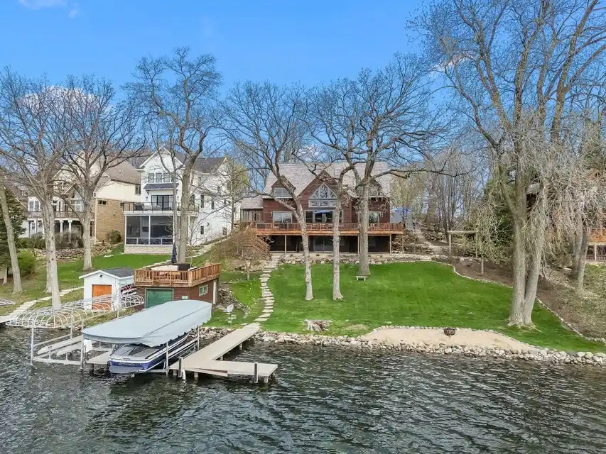 Spectacular Lakefront Lodge with Private Beach and Boathouse Deck