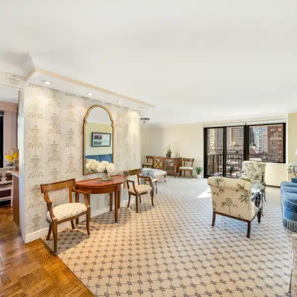 RENOVATED APARTMENT WITH PERFECT CENTRAL PARK VIEWS