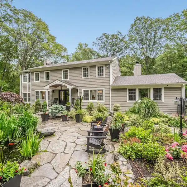 BEAUTIFULLY UPDATED HOME IN THE WILDWOOD NEIGHBORHOOD