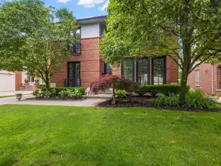 Stylish Living with Courtyard Escape