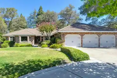 Spacious Hidden Lakes Estates Home