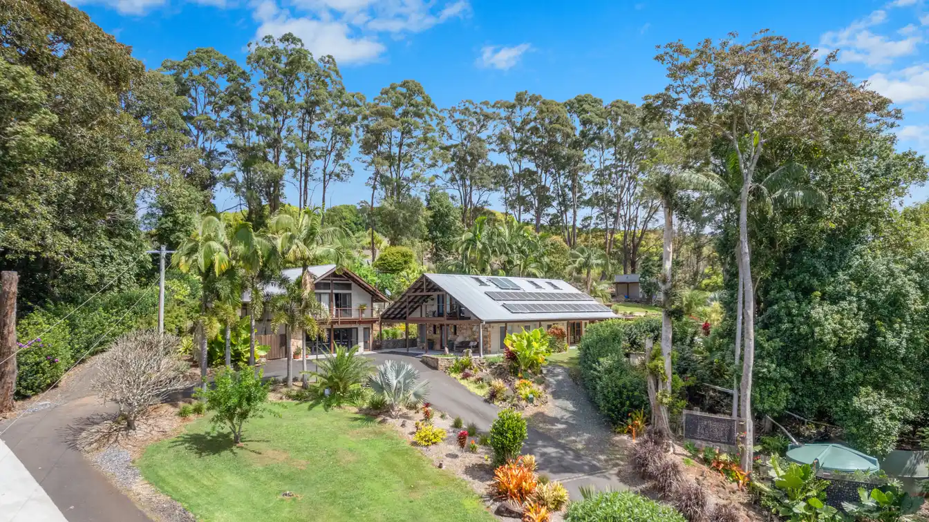 Hinterland Retreat with Coastal Convenience