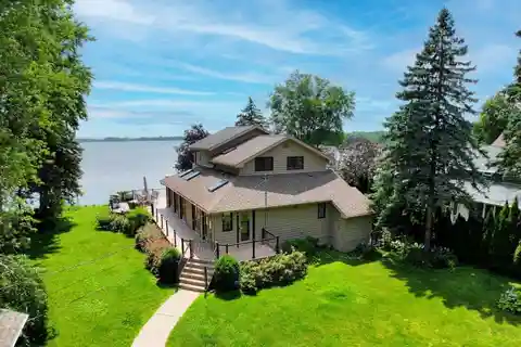 Remarkable Lakeside Living Experience on Eagle Lake