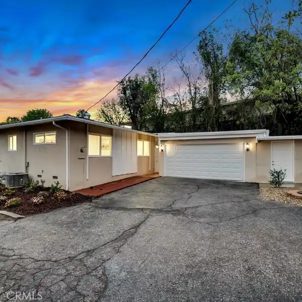 A TRUE WOODLAND HILLS GEM
