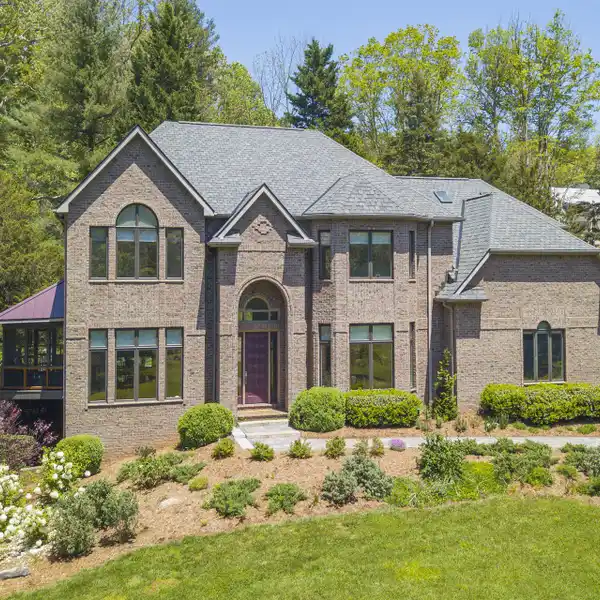 ELEGANT BRICK ESTATE IN THE RAMBLE