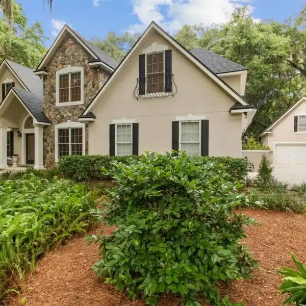 MODERN LUXURY WITH SERENE ELEGANCE